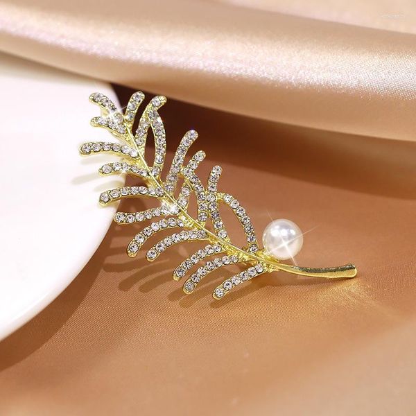 Broches mode dames cristal plume broche robe veste accessoires en alliage de Zinc exquis strass événement fête mariage