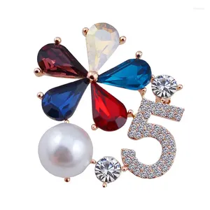 Broches de luxe en forme de fleurs et de lettres en strass, 5 grandes perles, broche de fête de mariage, boutonnière, bijoux pour femmes, cadeau