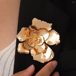 Broches Fashion Metal Big Flower Brooch for Women 2024 Accesorios de ropa de ropa de rosa chapada en oro vintage Regalos de joyería