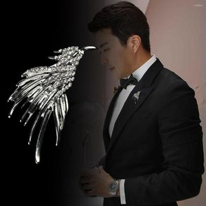 Broches Fashion Metal Crystal Animal Hawk Broche Pin For Men Suit Luxe Bird Badge Mens Rapel Corsage Shirt Collar Accessoires
