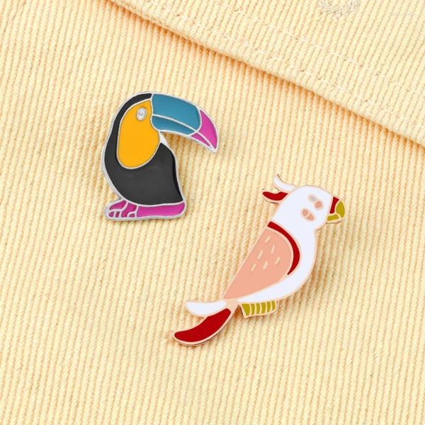 Broches Fashion Parrot Bird Embarres Émails Alloy Metal Animaux Femmes Men Mode Badges Badges Badges de décoration