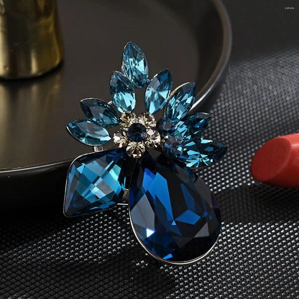 Brooches Fashion Sparkle Crystal Fleur pour femmes Personnalité de haute qualité Retro Design Corsage Corse Coat Accessoires Pins Bijoux