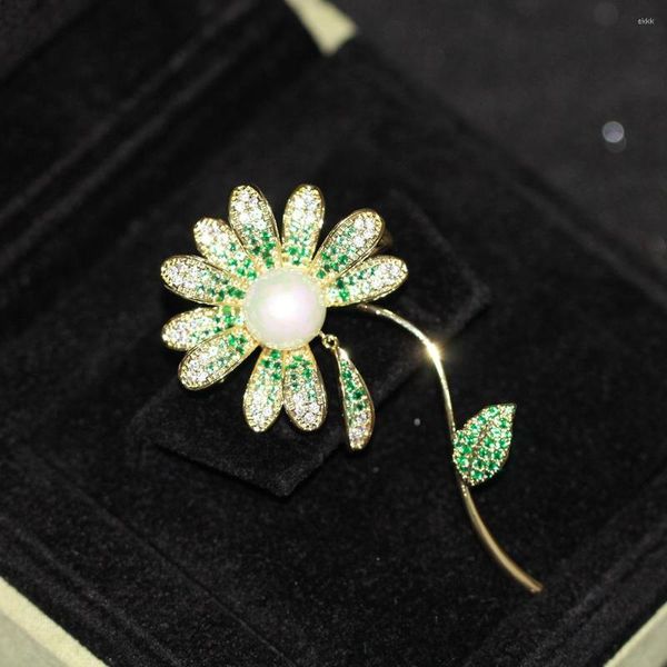 Broches de moda de tres colores Margarita Pin Anti-luz broche de flor grande accesorios de cuello de vestido de mujer joyería de perlas