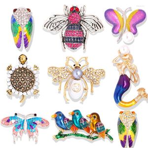 Broches Fashion Top Brand Pearl Enamel Beefly Brooch Badges pour femmes Elegant Colorful Metal Party Mariage Buckle Pins