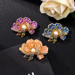 Brooches Fashion Women Girls Girls High-Deaire Lotus Pearl Crystal Corsages épingle Exquis Lady Elegant Classic Flower Enamel Brooch Badges bijoux