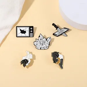 Brooches à la mode en noir et blanc robes téléviseurs de téléviseurs métals foulards sacs accessoires cadeaux pour amis vendant