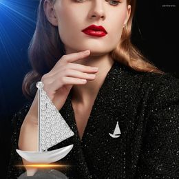 Broches à la mode luxueuse et élégante petite broche Broche de combinaison haut de gamme Crystal Corsage épingle anti-lége