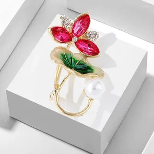 Broches de moda femenina de loto perla de cristal rosa para mujer, broche de planta de aleación de diamantes de imitación de Color oro amarillo de lujo, alfileres de seguridad