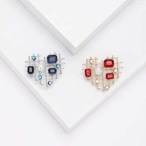 Broches Vrouwelijke Mode Rood Blauw Kristal Hart Voor Vrouwen Luxe Geel Goud Zilver Kleur Legering Kleine Parel Broche Veiligheidsspelden