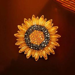 Brooches Geometric Sunflower Brooch Schoolbag Decoration Creative Elegant Corsage Righestone Collar Pin Badge Small Women