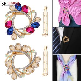 Brooches Girl's Crystal Flower for Women Accessoires Vêtements Button Rhingestone Brooch Fashion Scarf Boucle d'amitié