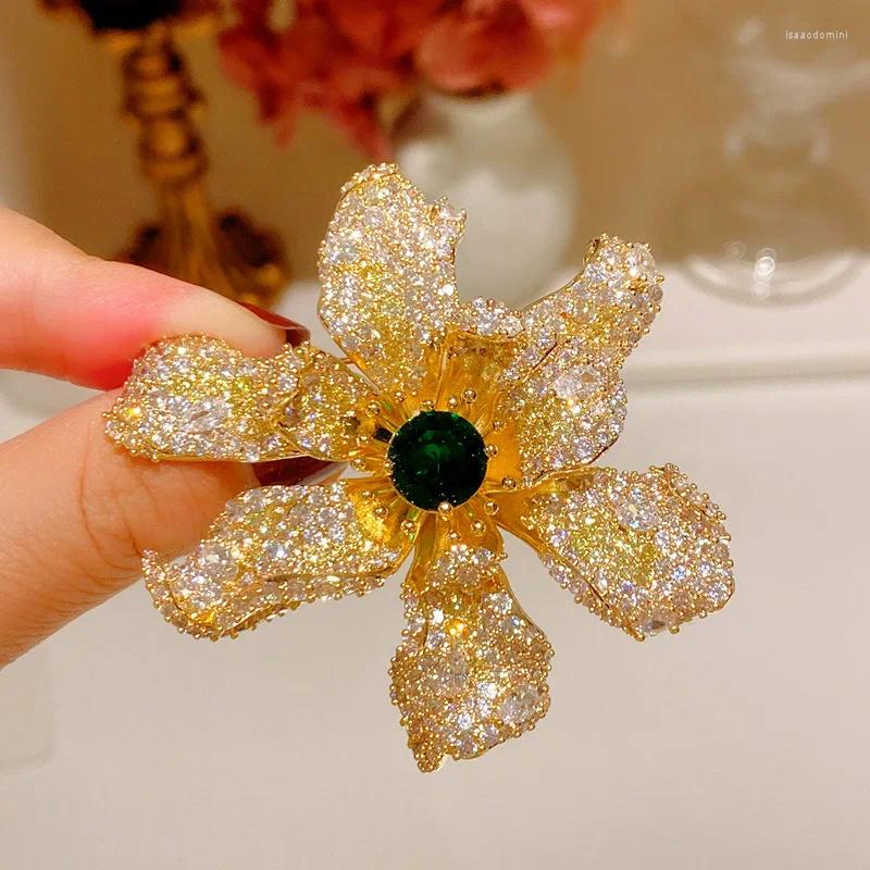 Brooches Glamorous Sparkle Gold Color Blooming Flower Brooch For Women And Men Suit Lapel Pins Wedding Evening Party Jewelry Gift