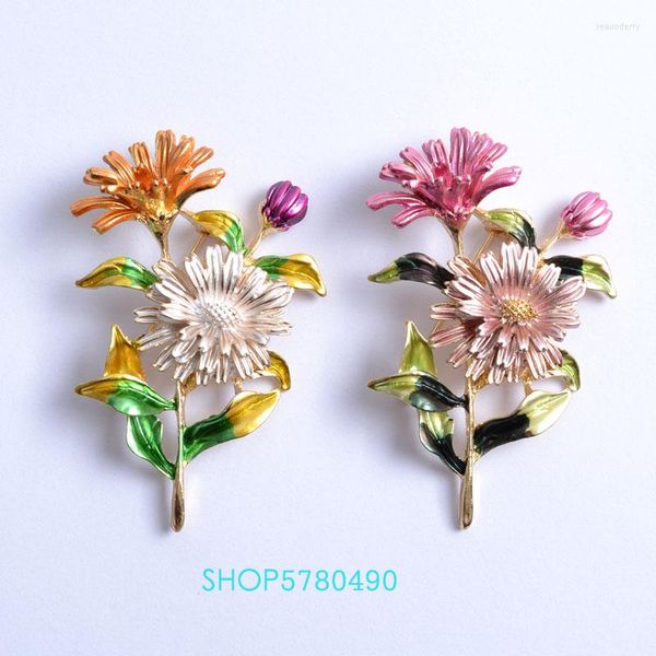 Broches couleur or tournesol Vintage broche en alliage pour les femmes élégant peint broche robe accessoire de fête dame cadeaux bijoux de mode