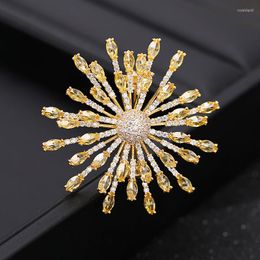 Broches magnifiques broches de flocon de neige en zircone jaune rose, Bouquet de mariage d'hiver, broche en cristal pour robe, bijoux pour femmes, cadeau