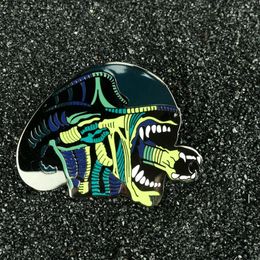 Broches Green Alien Xenomorph Head Email Pin Film Metal Badge Broche Booch Halloween Horror Sci-Fi Sieraden