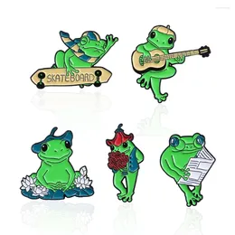 Broches épingles en émail grenouille verte jouant de la guitare lecture de skateboard broch badges revers cadeau bijoux animal pour amis enfants