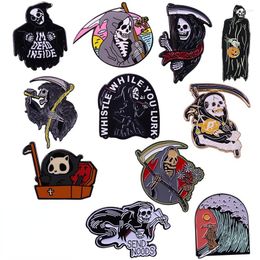 Broches Grim Reaper épinglettes Collection chat cercueil mort surf fantôme plage vague Badge horreur gothique Halloween décor