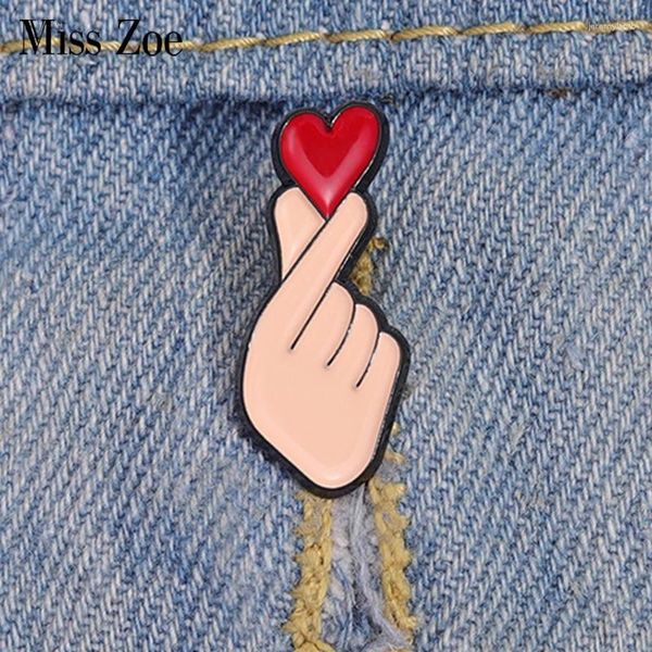 Broches Hand Heart Gesture Pins Pins de lengua de señas personalizada Insignias de lingüística de joyería para amantes