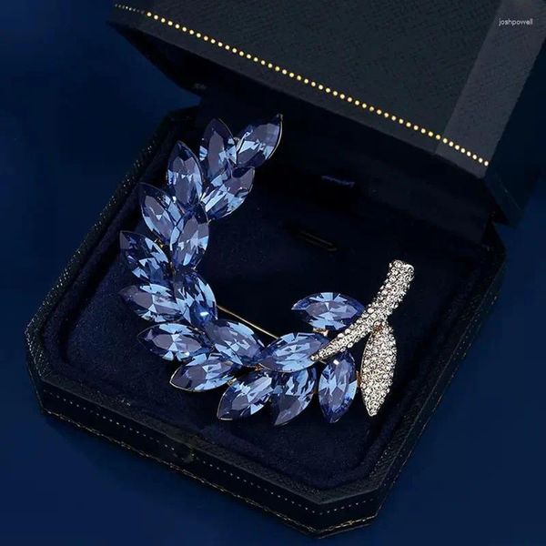 Broches Haut de gamme bleu cristal feuille plante broche femmes Niche Design broche beauté strass Corsage classique costume robe accessoires