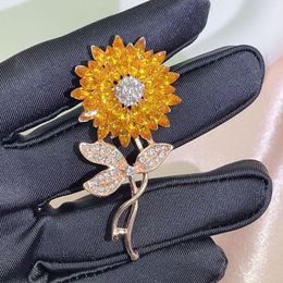 Broches haut de gamme perle broche produits tendance costume mode robe Corsage strass personnalité écharpe bouton papillon broche