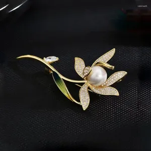 Broches de haute qualité, mode légère de luxe, Style National, jonquille femelle, broche plante en Zircon, accessoires pour vêtements assortis