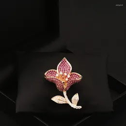 Broches Broche de fleur de haute qualité broche de lys en cristal brillant de luxe pour femmes costume manteau décolleté bijoux vêtements accessoires cadeaux Badge 6014