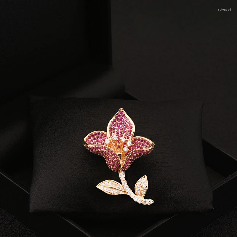 Brooches High-Grade Flower Pin Luxury Shining Crystal Lily Brooch Women's Suit Coat Neckline Jewelry Clothes Accessories Gifts Badge 6014