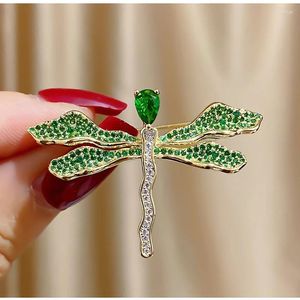 Broches de luxe en zircone cubique, libellule verte, Design de personnalité élégante, broche pour manteau, vente en gros, bijoux cadeau