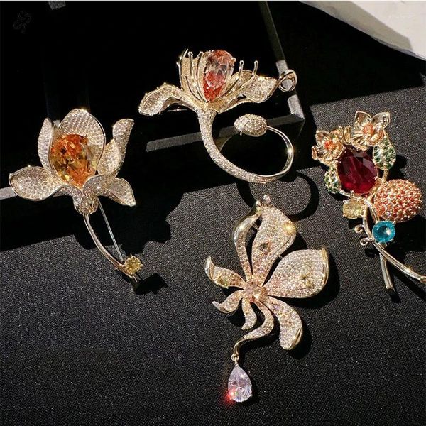 Broches Haute qualité série florale Zircon dame broche broche cuivre plaqué platine métal fleur Corsage pour vêtements accessoires ornement