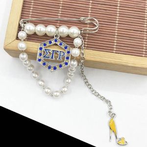 Broches Hoge kwaliteit metalen witte parel ketting Griekse letter SGR gele schoenen met hoge hakken Sorority kleding sieraden