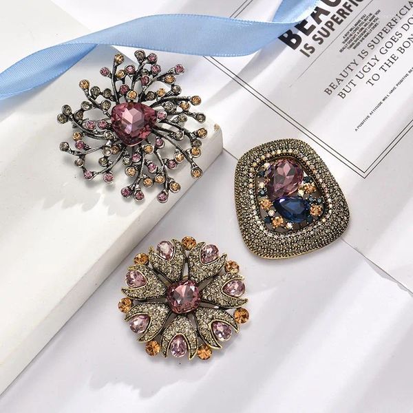 Broches Haute qualité ronde luxe plein de cristal strass couleur or broche bijoux Vintage pour les femmes Exuqisite fleur Corsage broches