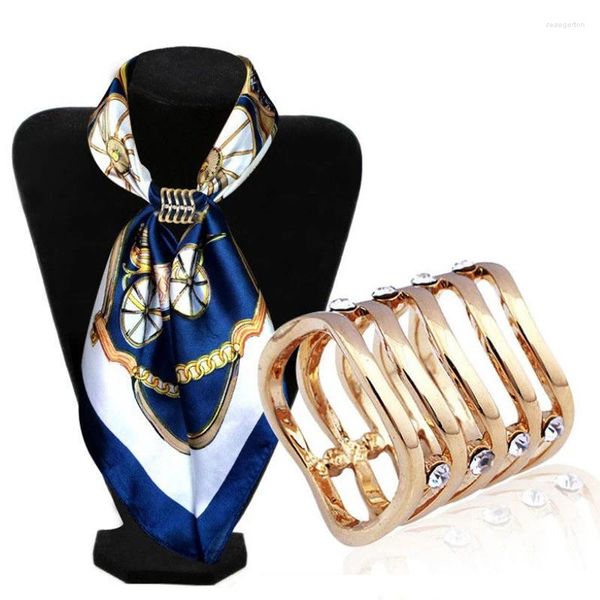 Brooches Brand creux pour les femmes en métal cristal Mathe Châle Châles Boucle Broche Écharpe Clip Holder Bijoux Accessoires