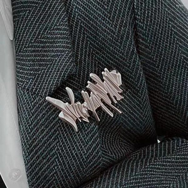 Broches Broche en métal irrégulière, Badge de personnalité de la mode rétro, accessoires de vêtements pour hommes et femmes, cadeaux de noël, vente en gros 2024