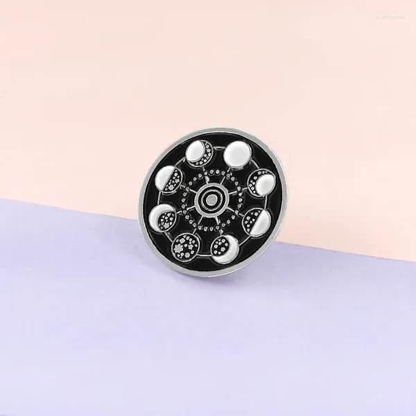 Broches Estilo japonés Insignia circular en blanco y negro Luna llena Estrellas Accesorios simples para festivales para hombres y mujeres