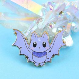 Broches Kawaii mignon dessin animé violet chauve-souris lune émail dur broche Goth effrayant chauves-souris broche en métal accessoires Animal Badge bijoux cadeau broches