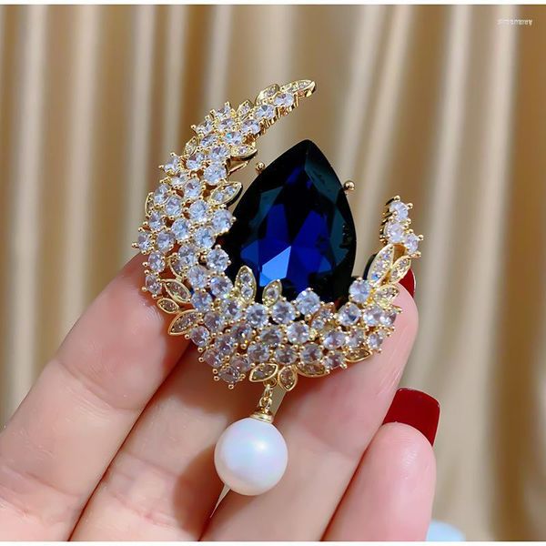 Broches coreanos elegantes de cristal azul de gama alta de lujo de circón, broche de flor de perla para abrigo, suéter, regalos de mujer, joyería al por mayor, Broche