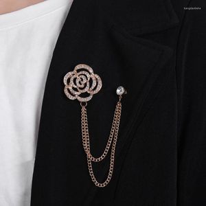 Broches mode coréenne en métal creux fleur Rose épingle à revers Badge gland chaîne cristal broche costume veste unisexe bijoux