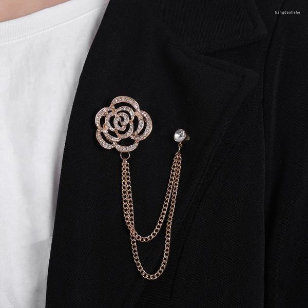 Broches moda coreana Metal flor hueca Rosa solapa Pin insignia borla cadena cristal broche traje chaqueta joyería Unisex