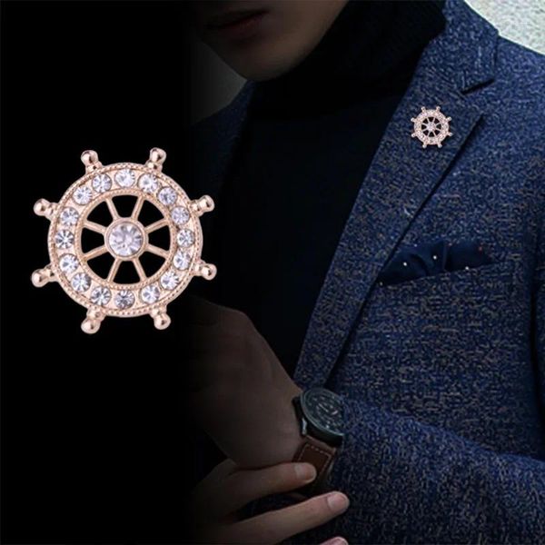 Broches Fashion de la moda coreana Rudder Crystal Pin Camisa del traje para hombres Insignia de collar de metal Pins y regalos de joyería de moda