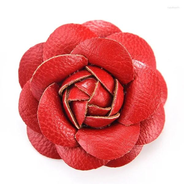 Broches coréennes faites à la main en cuir PU Camellia fleur broche Boutonniere Bijoux à épingle à revers Cornités de corsage pour femmes accessoires