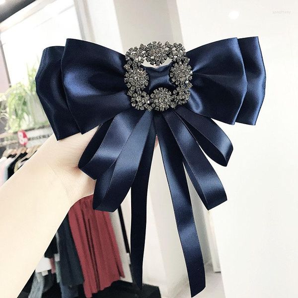 Broches de tela de satén coreano pajarita flor Collar de diamantes de imitación para mujer camisa de moda ramillete de aguja joyería accesorios de ropa