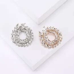 Brooches Célébreuse de style coréen avec la même veste accessoire corsage Broche de luxe en strass polyvalente pour femmes