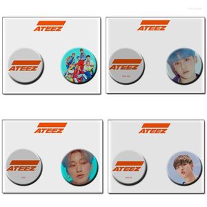 Broches Kpop Ateez Badge Set Two Po Treasure High Quality Song Hwa Yunho Arrivals Groothandel