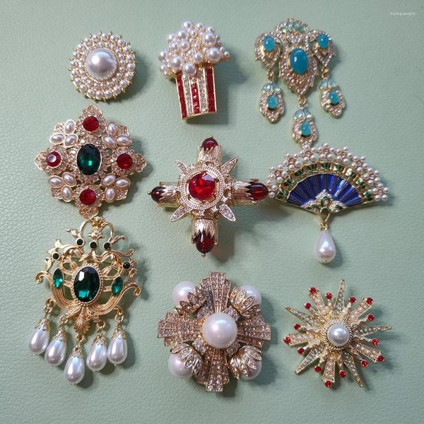 Broches Pins de solapa Joyería Accesorios de diseño de lujo de oro Cristal Cristal Renúdón Antiguo Broche vintage para mujeres Ropa para mujeres