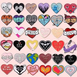 Broches Love Heart Patches Autocollants de broderie pour les couches en jeans Morons de sac à dos Iron sur les t-shirts Pulls appliqués Badge de vêtements de couture appliques