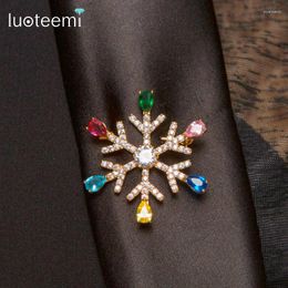 Broches LUOTEEMI marque Vintage couleur or cubique Zircon cristal flocon de neige broche de noël broches pour les femmes mode luxe cadeau bijoux