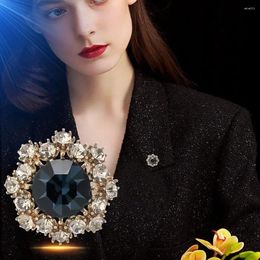 Broches Broche de lujo para mujeres Azul Crystal copo de copos de nieve Corsage Spur Aingle Pins Accesorios de joyería de alta calidad regalo