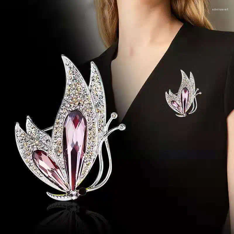 Broches Broche papillon en cristal de luxe pour dame, broches en strass, mode robe élégante, accessoire de costume, tenue de Corsage pour femmes, cadeau