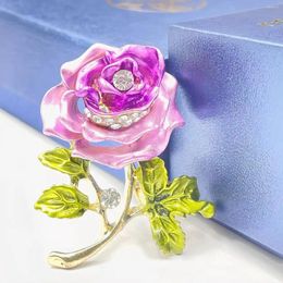 Broches Luxury Rose Flower Rose Brooch Femme Drop Oil Alloy Design incrusté en gros