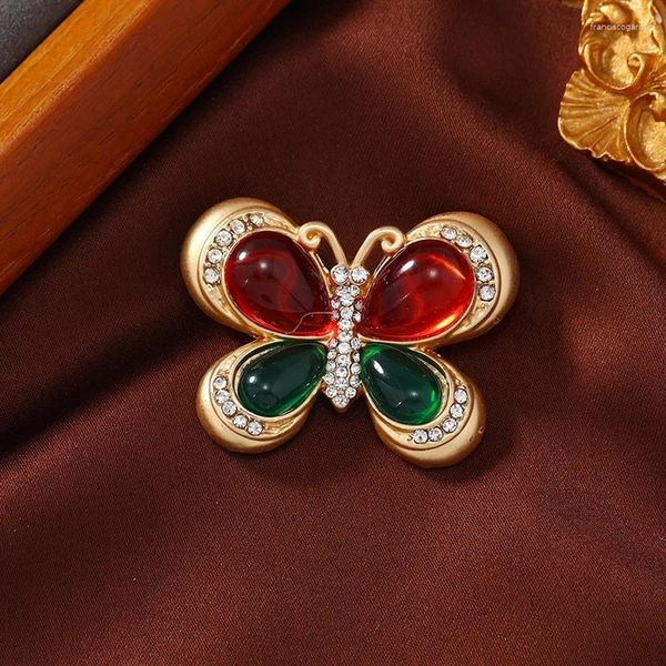 Broches luxury cristal médiéval papillon broche verte rouge perping golden broche vintage et antique pour les vêtements pour femmes